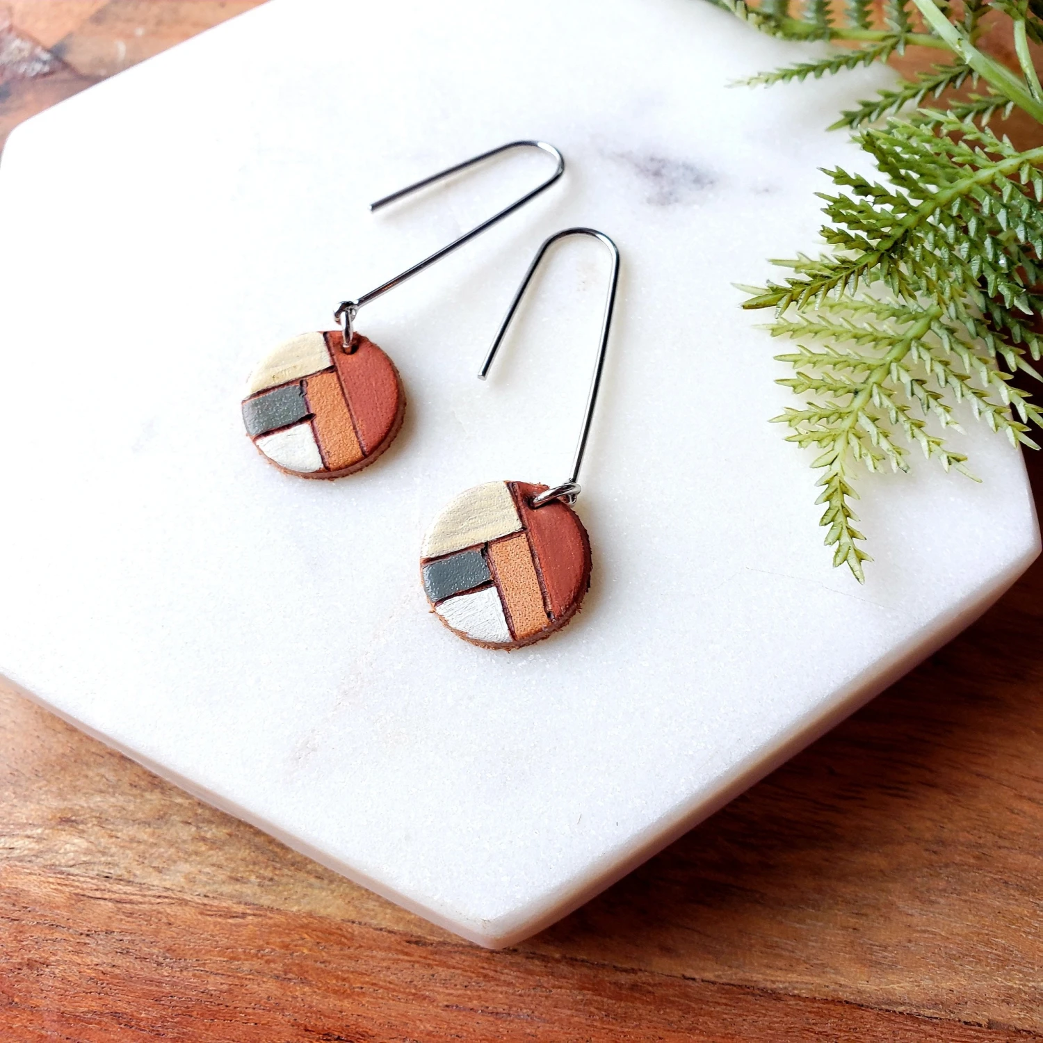 Uniquely Yours Montana - Etched Chevron Dangle Earrings Uniquely Yours Montana - Etched Chevron Dangle Earrings -BIG BEAR GEAR SHOP 20221026 164235